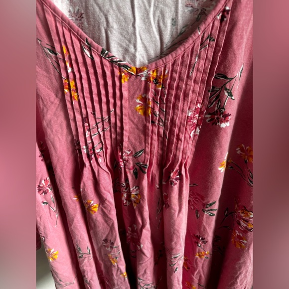 Woman within 3x top - Picture 2 of 4